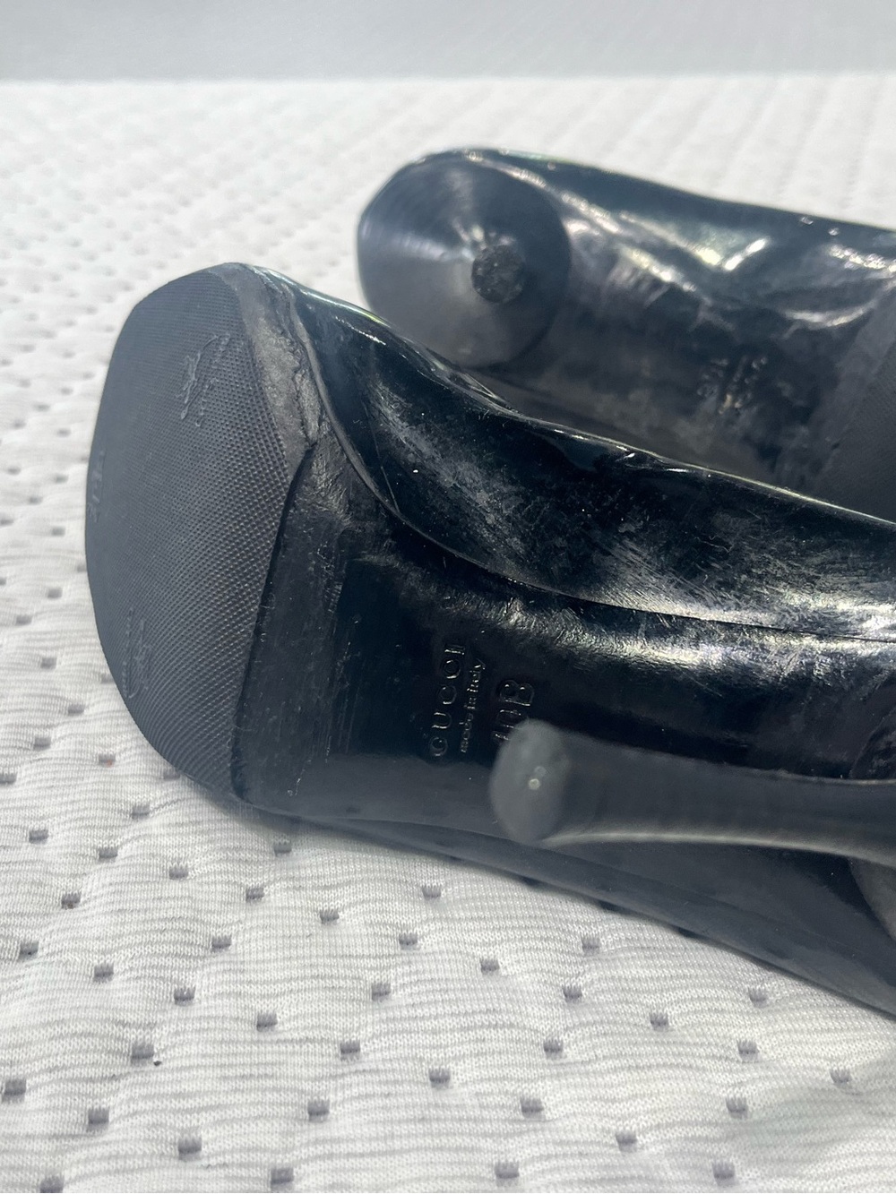 Gucci Black Patent Leather Round-Toe Pumps - Picture 2 of 5